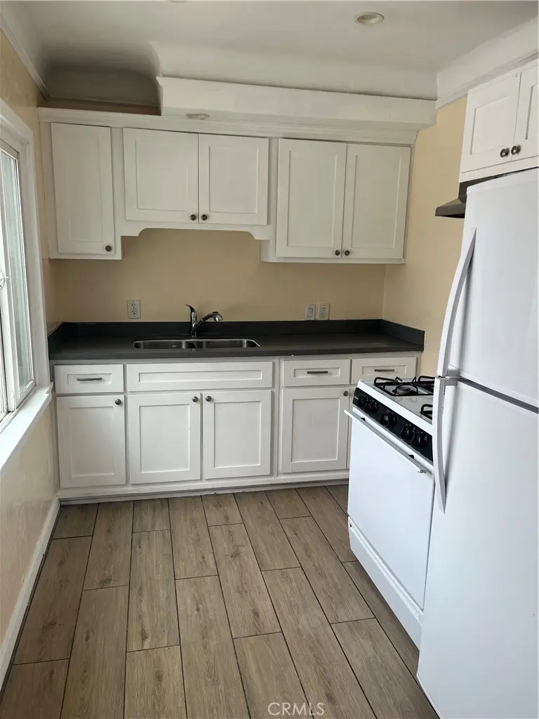 Residential Lease for rent at 612 E 87th 614 1/2, Los Angeles, Los Angeles County, CA featuring 2 beds and 1 bath
