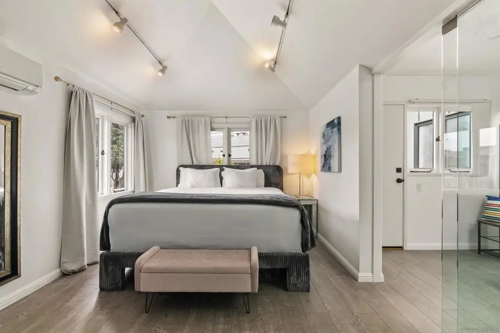 Apartment for rent at 1264 Prospect Street, La Jolla, CA and 1 bath