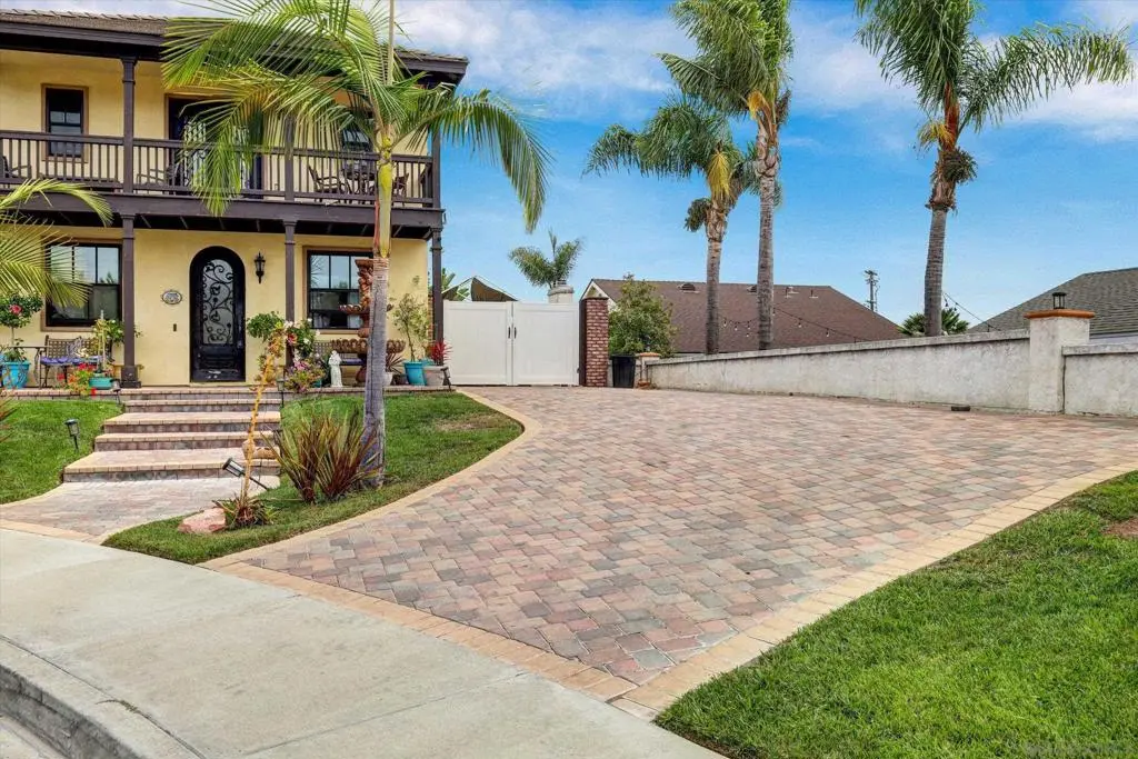 523 Hatherly St, Vista, CA — listing photo 1
