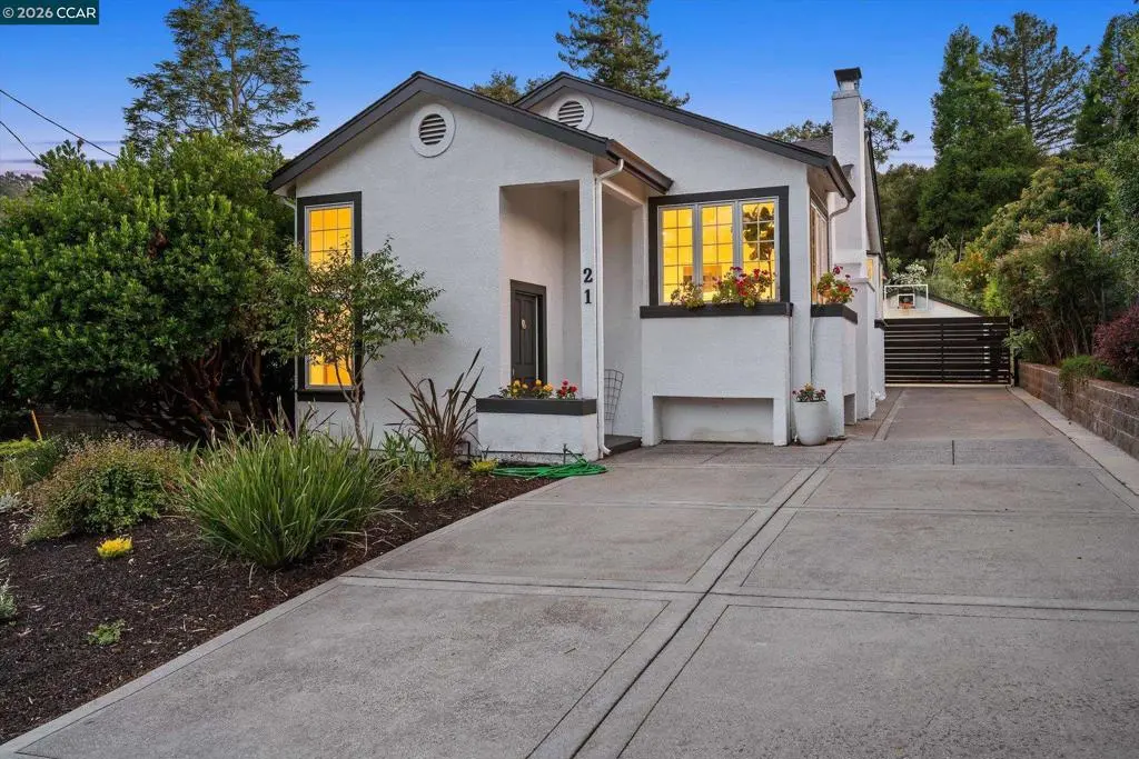 Single Family Residence for sale at 21 Camino Del Diablo, Orinda, CA featuring 4 beds and 3 baths