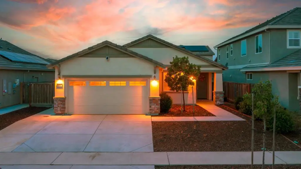 9584 Del Seis Drive, Sacramento, CA — listing photo 1