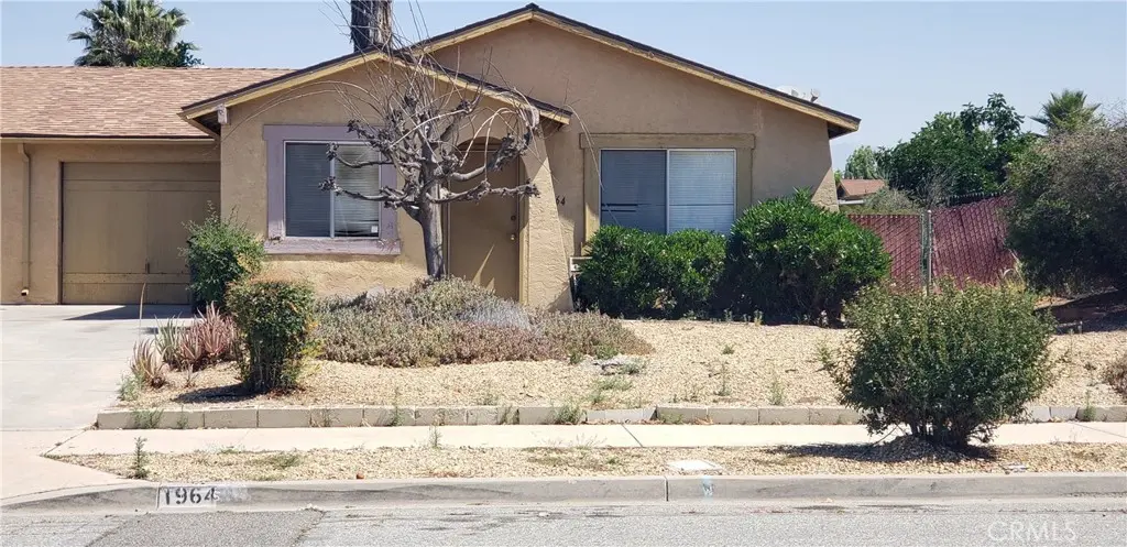 Residential Lease for rent at 1964 W OAKLAND AVENUE, Hemet, Riverside County, CA featuring 2 beds and 2 baths