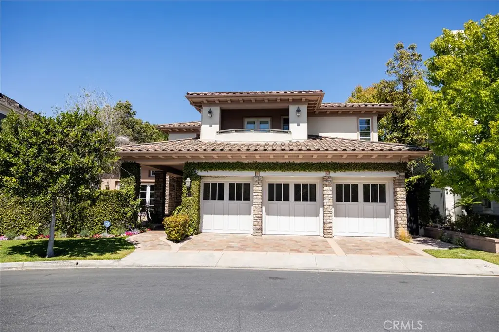 Single Family Residence for rent at 32 Gleneagles Drive, Newport Beach, CA featuring 5 beds and 5 baths
