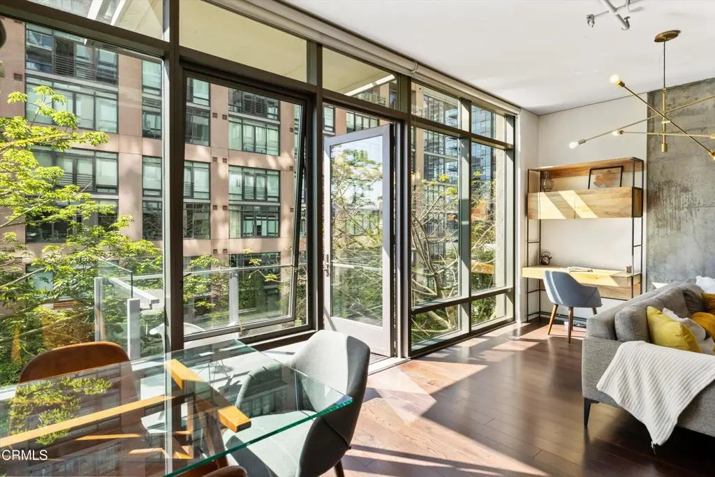 Condominium for sale at 1100 S Hope Street 811, Los Angeles, CA featuring 1 bed and 1 bath