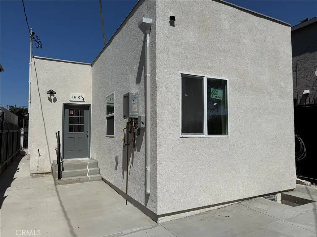 Single Family Residence for sale at 11810 S Figueroa S, Los Angeles, CA featuring 2 beds and 3 baths