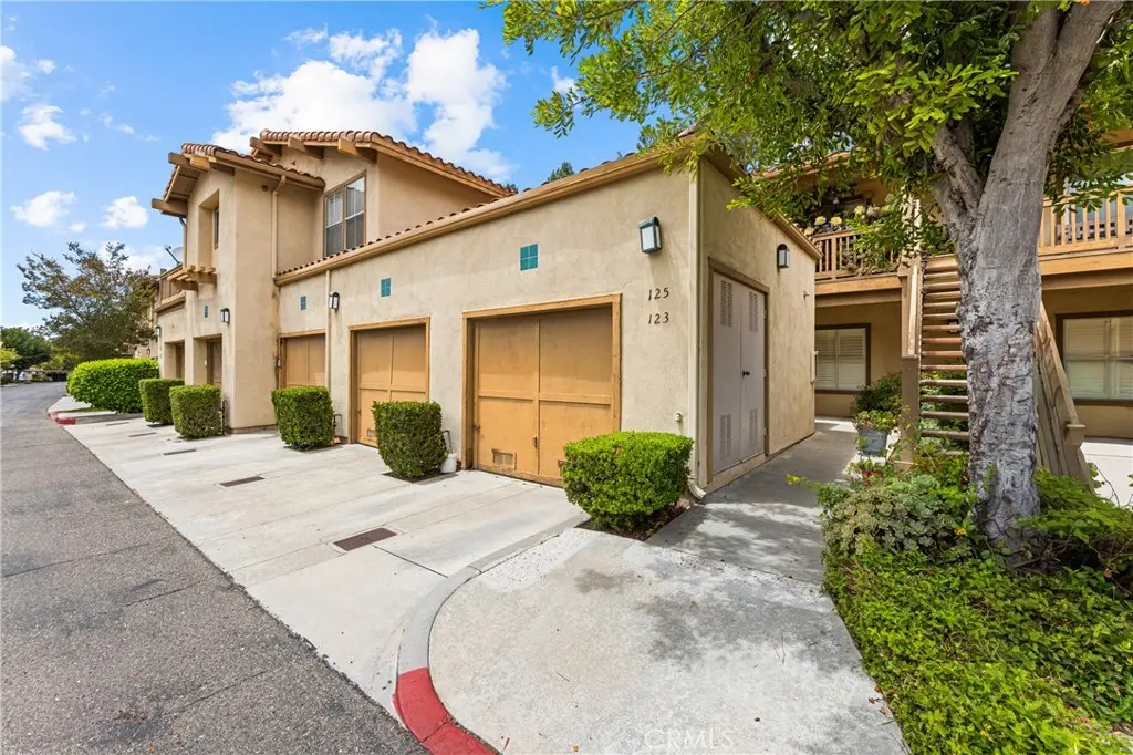 Condominium for sale at 123 Timbre, Rancho Santa Margarita, CA featuring 2 beds and 2 baths