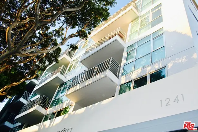 Residential Lease for rent at 1241 5TH Street 504, Santa Monica, Los Angeles County, CA featuring 2 beds and 2 baths
