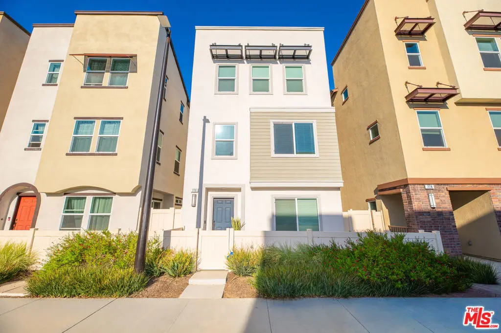 Condominium for sale at 776 Daniel Freeman Circle, Inglewood, CA featuring 3 beds and 4 baths