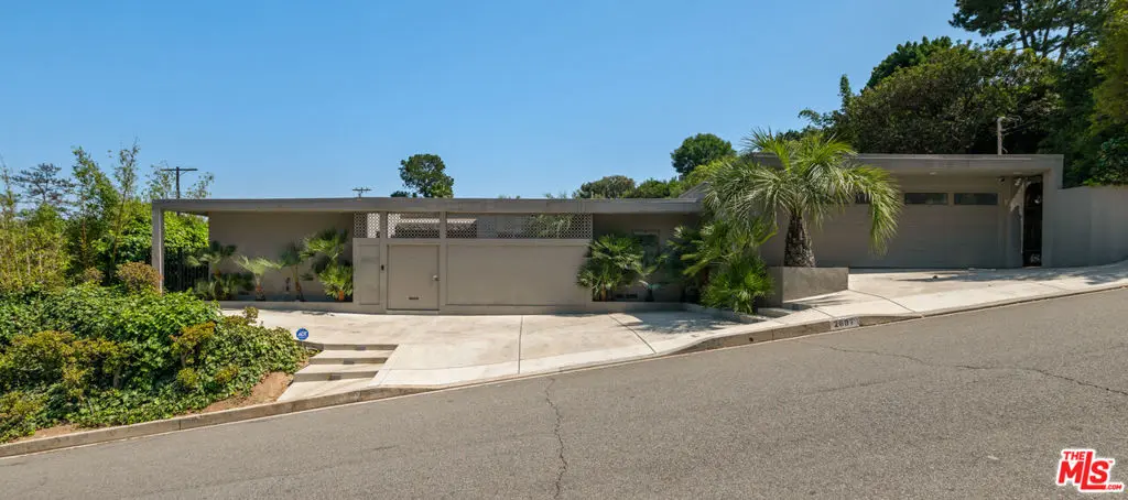 Residential Lease for rent at , Los Angeles, Los Angeles County, CA featuring 3 beds and 3 baths