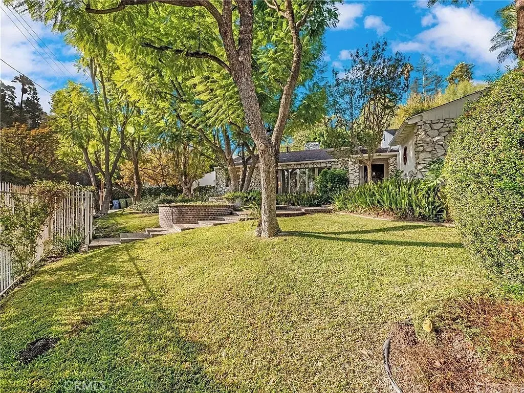 18000 Karen Drive, Encino, CA — listing photo 1