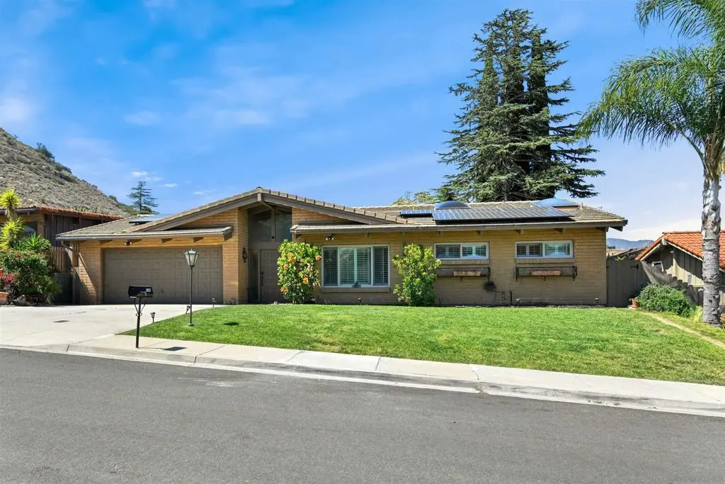 4744 Via Serra, Fallbrook, CA — listing photo 1