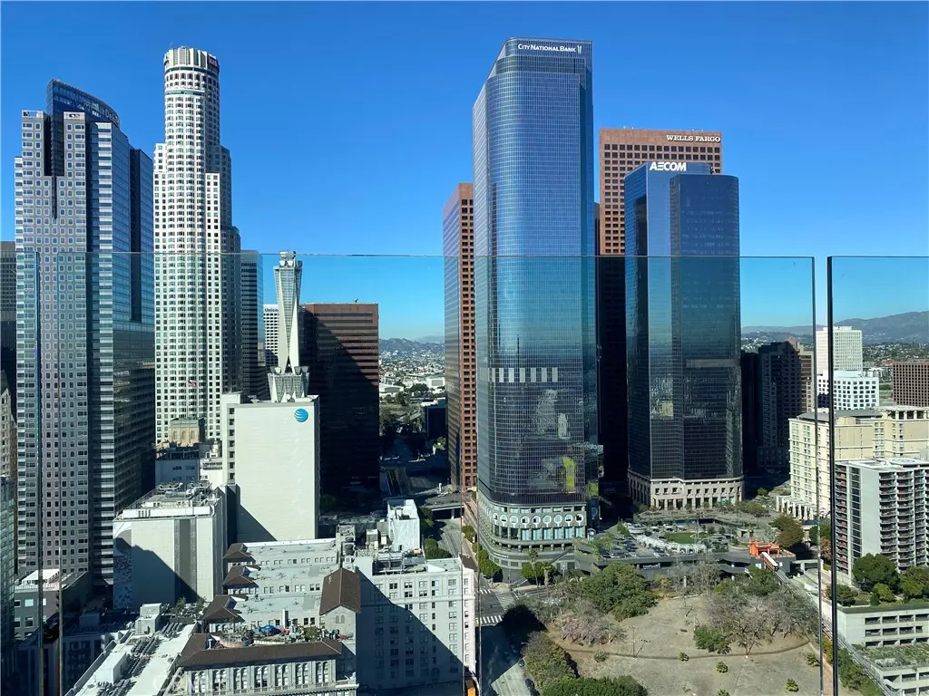 Residential Lease for rent at 400 S Broadway 1804, Los Angeles, Los Angeles County, CA featuring 1 bed and 1 bath