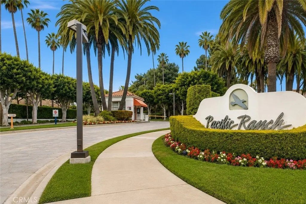 Condominium for sale at 7402 Yellowtail Drive #204 Drive 204, Huntington Beach, CA featuring 2 beds and 3 baths