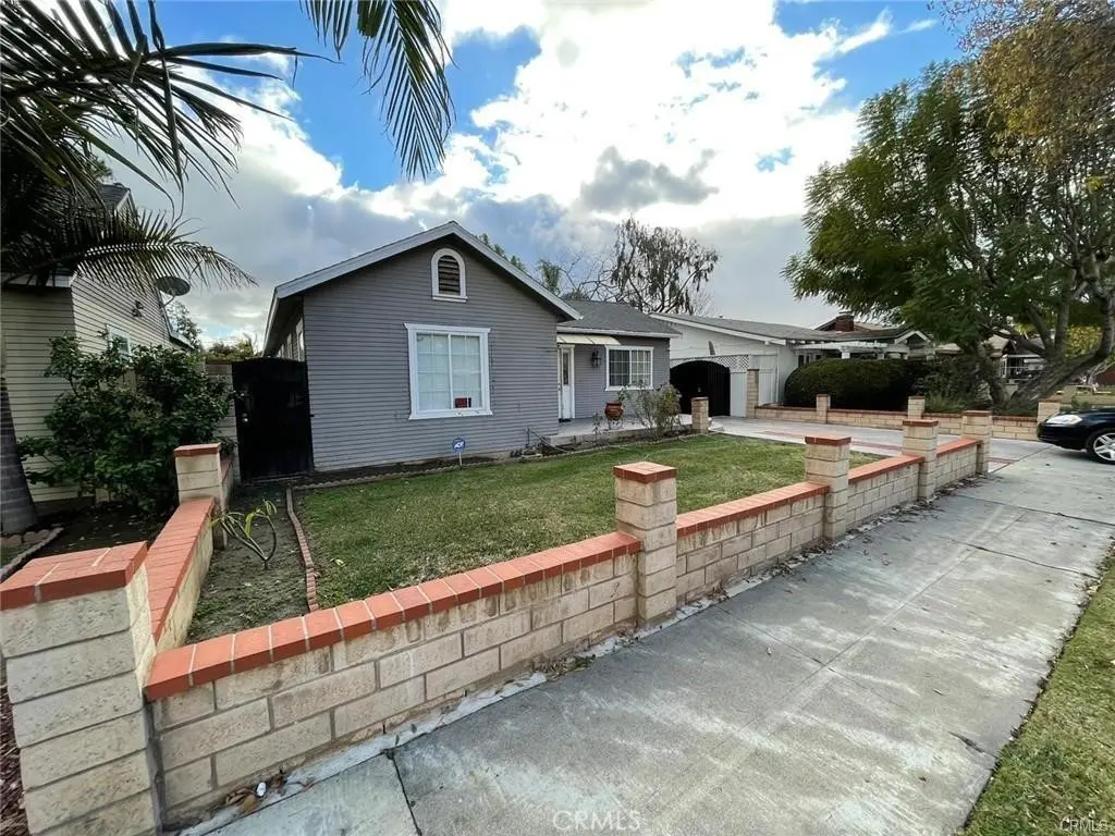 Single Family Residence for sale at 326 E Bishop, Santa Ana, CA featuring 4 beds and 3 baths