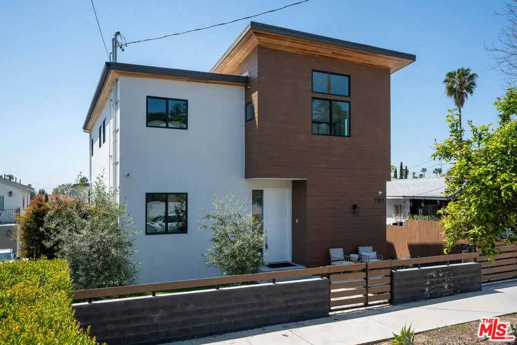 Residential Lease for rent at 2512 Berkeley Avenue, Los Angeles, Los Angeles County, CA featuring 4 beds and 4 baths