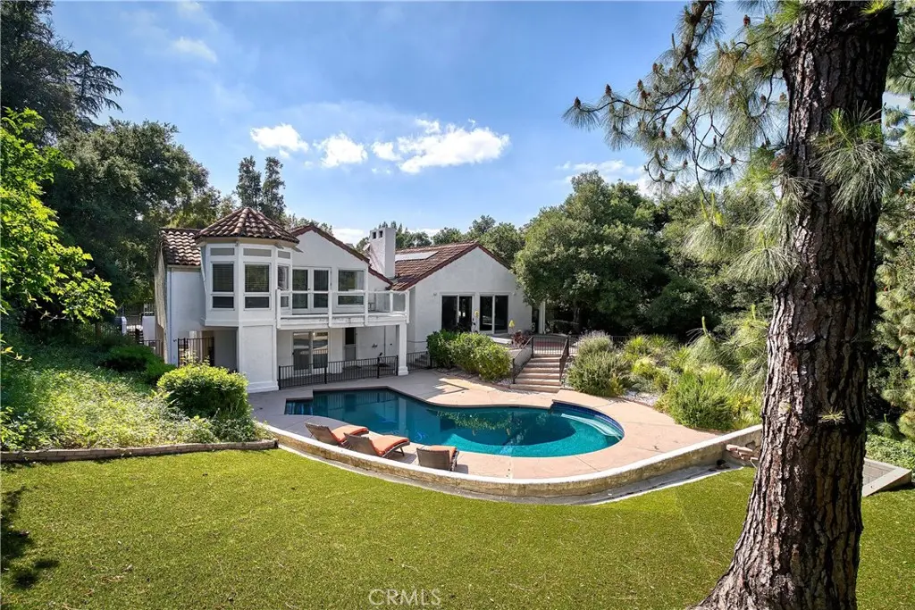Residential Lease for rent at 4414 Park Mallorca, Calabasas, Los Angeles County, CA featuring 5 beds and 5 baths