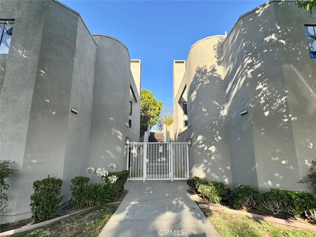 12476 Montecito Road 5, Seal Beach, CA — listing photo 1