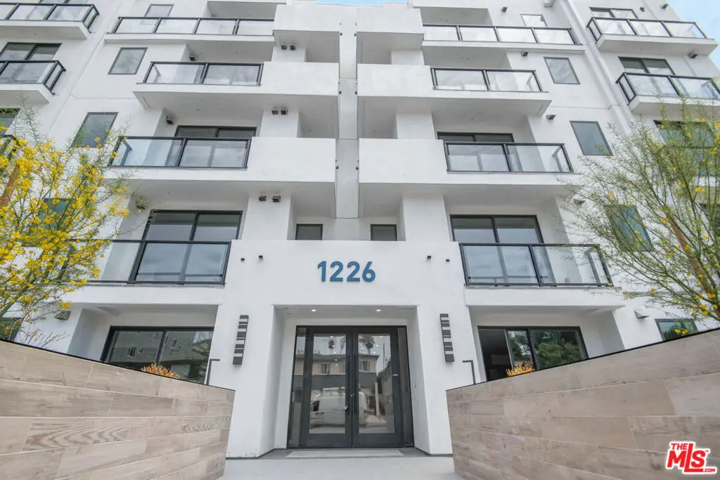 Condominium for sale at 1226 S Bedford Street 502, Los Angeles, CA featuring 3 beds and 4 baths