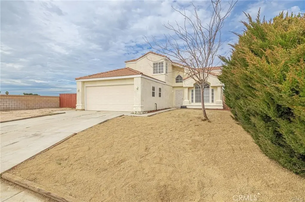 Residential Lease for rent at 2601 Via Madalena, Lancaster, Los Angeles County, CA featuring 4 beds and 3 baths