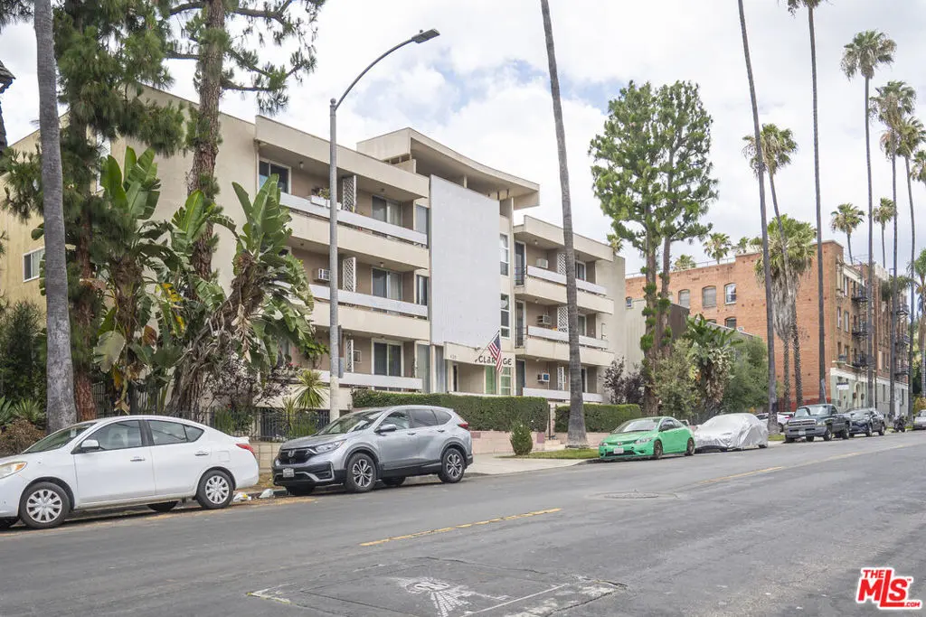 Residential Lease for rent at 425 S Kenmore Avenue 311, Los Angeles, Los Angeles County, CA featuring 1 bed and 1 bath