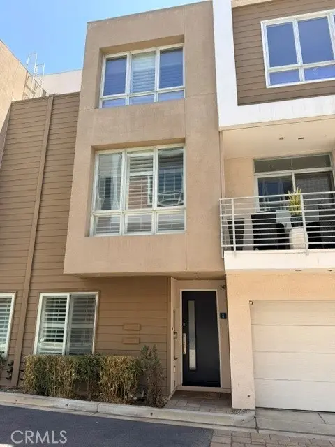 Single Family Residence for rent at 1400 N Fuller 8, Los Angeles, CA featuring 3 beds and 4 baths