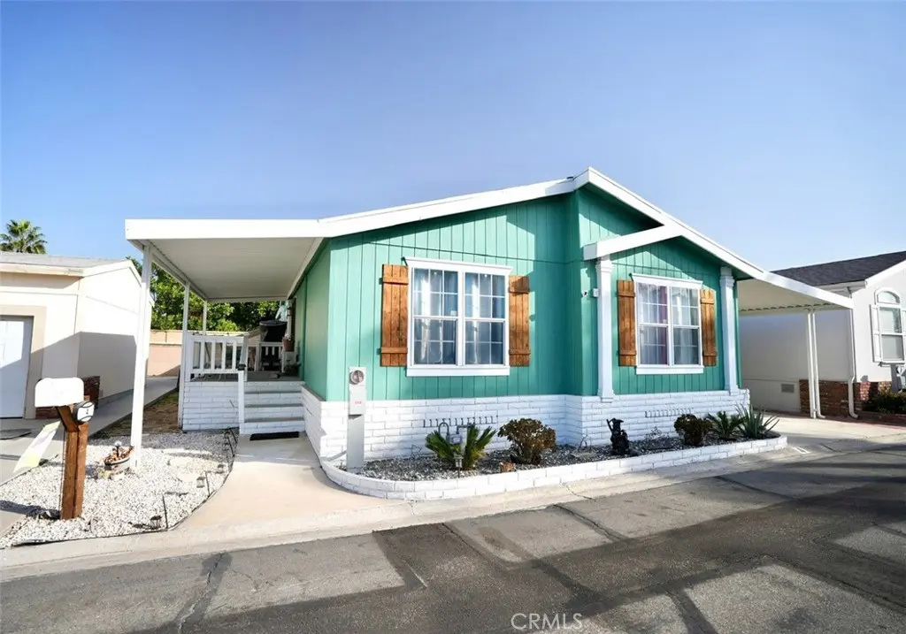 19127 Pioneer Boulevard 4, Artesia, CA — listing photo 1