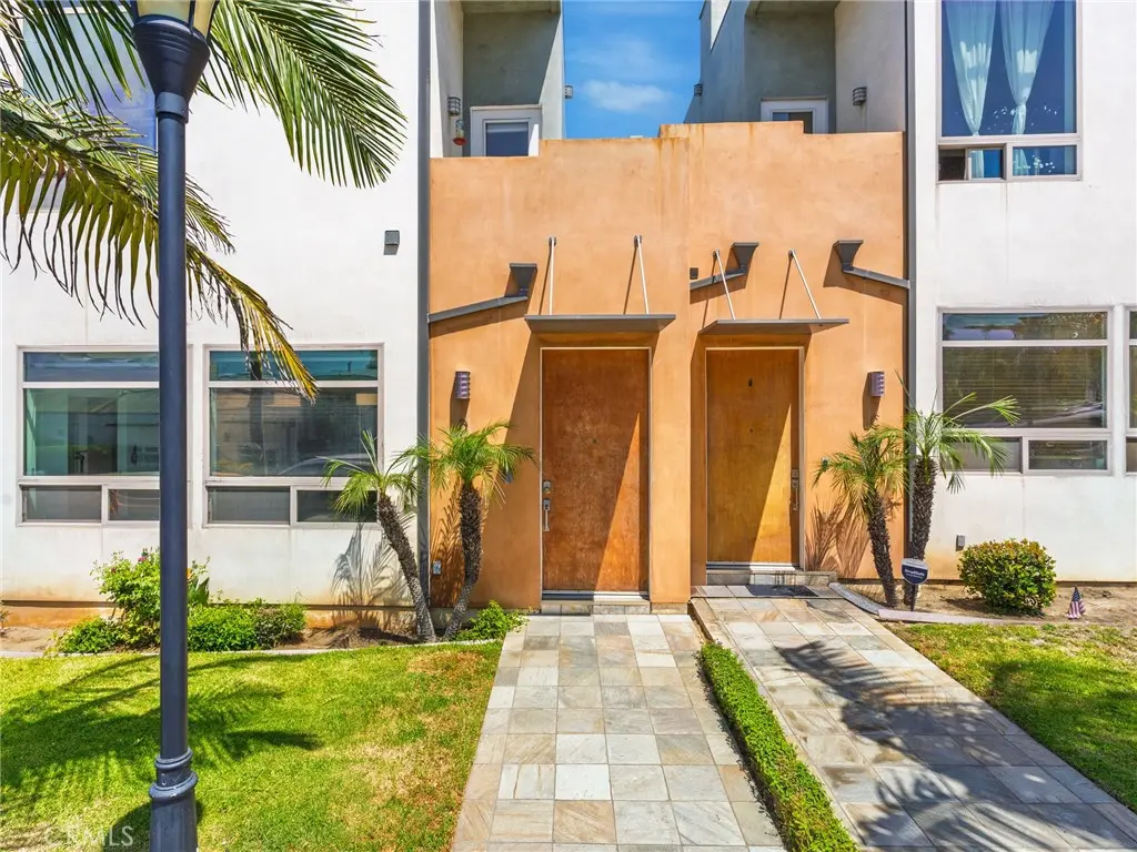 1225 E Grand Avenue D, El Segundo, CA — listing photo 1