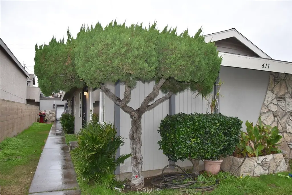 Apartment for rent at 411 Kroeger St A, Anaheim, CA featuring 1 bed and 1 bath