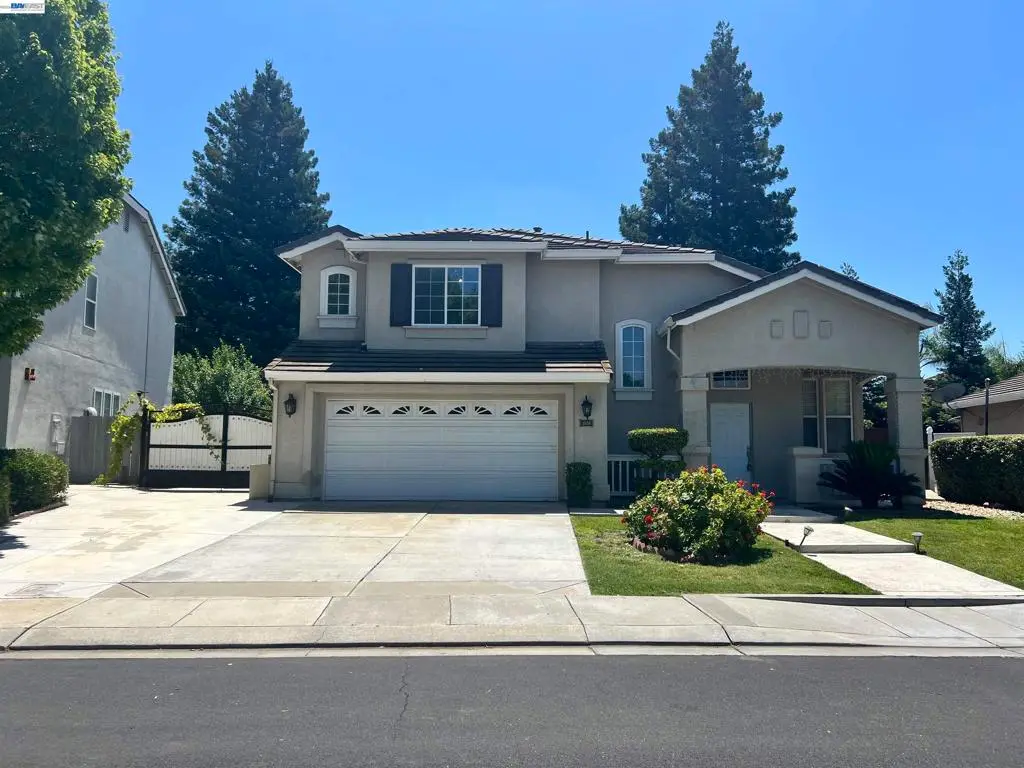 Single Family Residence for sale at 1058 Junction Dr, Manteca, CA featuring 3 beds and 3 baths