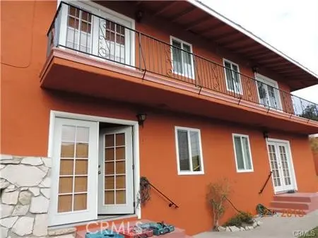 Residential Lease for rent at 2156 Gaviota Avenue, Signal Hill, Los Angeles County, CA featuring 1 bed and 1 bath