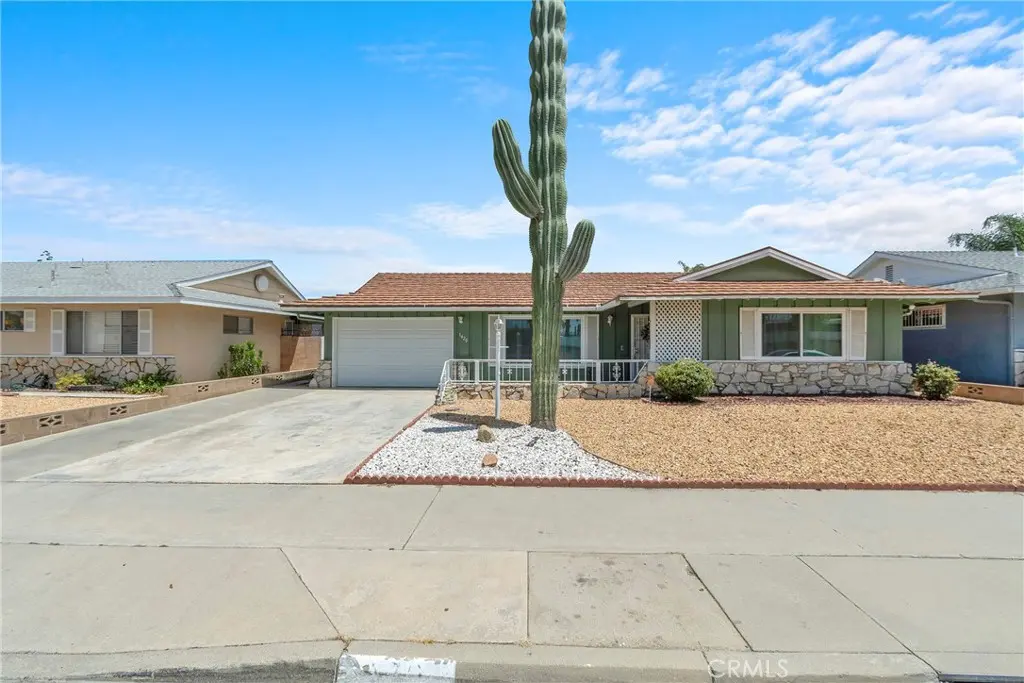 1420 W Whittier, Hemet, CA — listing photo 1