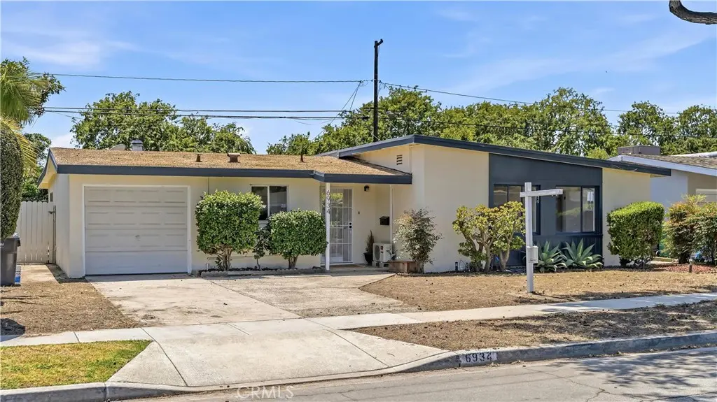 Single Family Residence for sale at 6934 E Espanita, Long Beach, CA featuring 3 beds and 2 baths