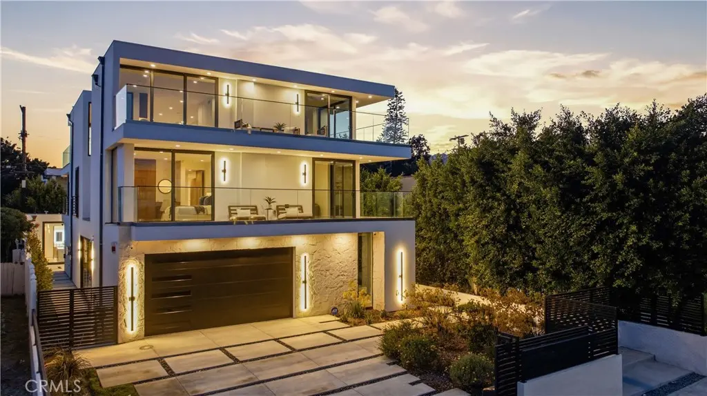 Single Family Residence for sale at 813 N Genesee Avenue, Los Angeles, CA featuring 7 beds and 8 baths