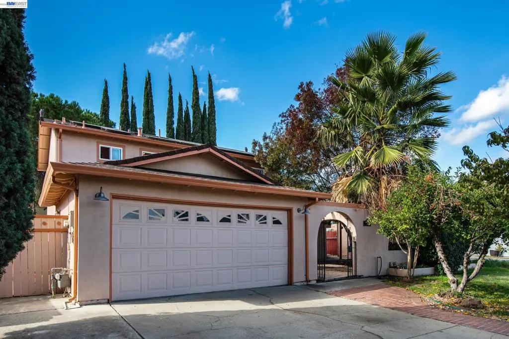 Single Family Residence for sale at 3241 Arnaudo Ln, Tracy, CA featuring 3 beds and 3 baths