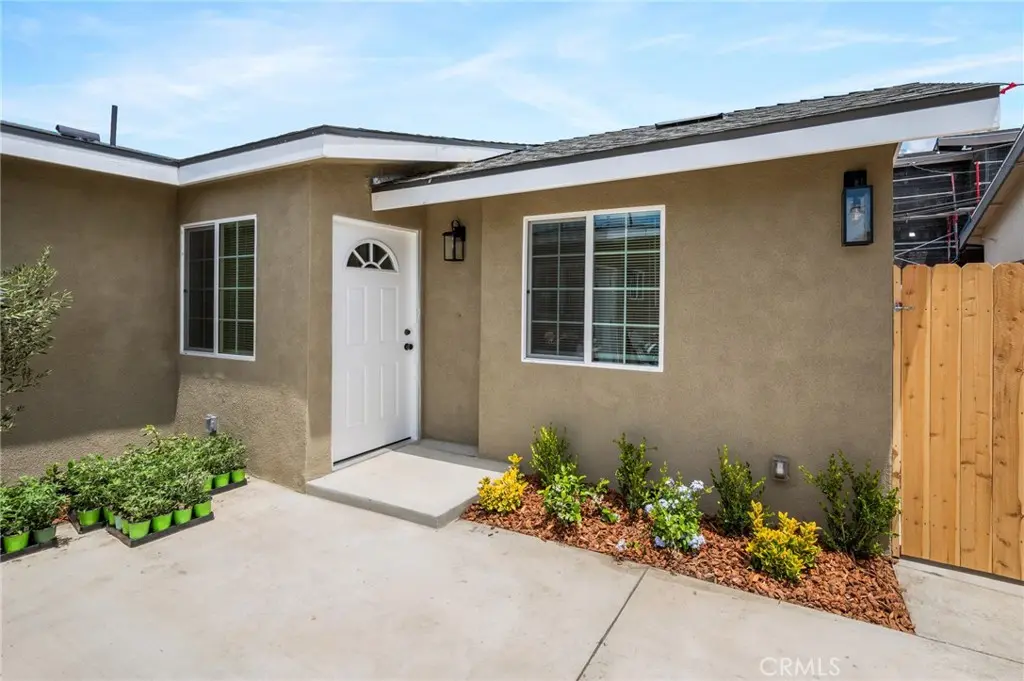 Residential Lease for rent at 10972 Mckinley 1/4, Los Angeles, Los Angeles County, CA featuring 3 beds and 2 baths