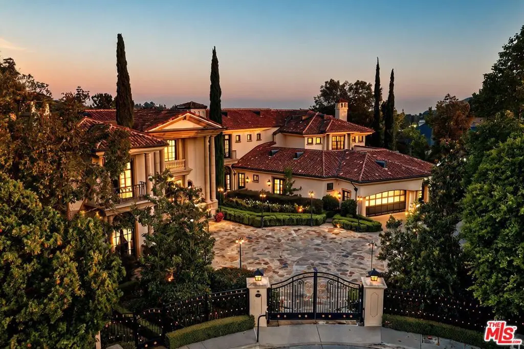 Single Family Residence for rent at 2374 Earls Court, Los Angeles, CA featuring 6 beds and 8 baths