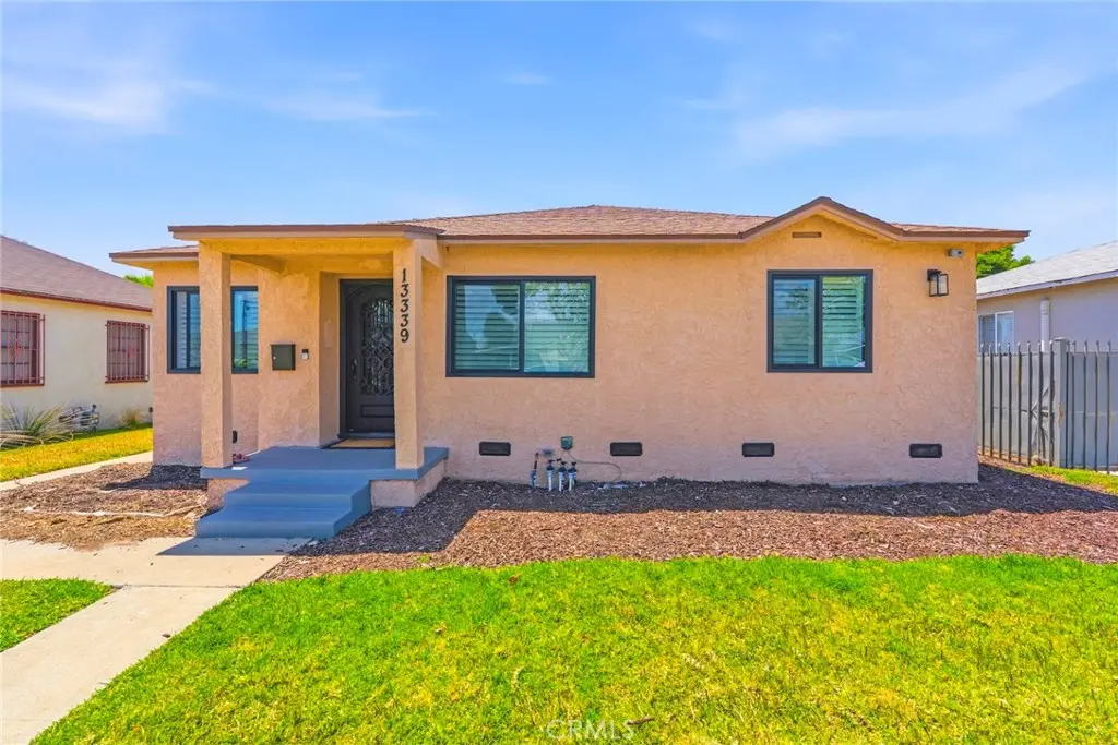 Residential Lease for rent at 13339 Crocker, Los Angeles, Los Angeles County, CA featuring 3 beds and 1 bath