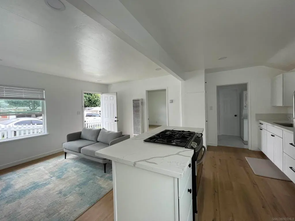 218 220 E Connecticut Ave, Vista, CA — listing photo 1