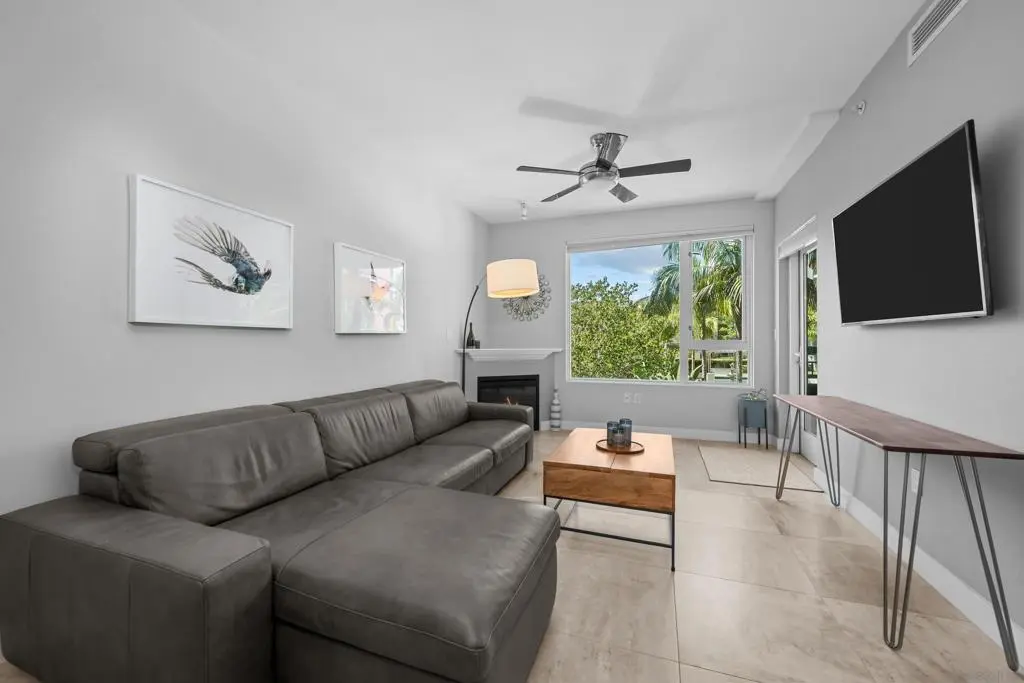 Single Family Residence for rent at 300 W Beech 204, San Diego, CA featuring 1 bed and 1 bath