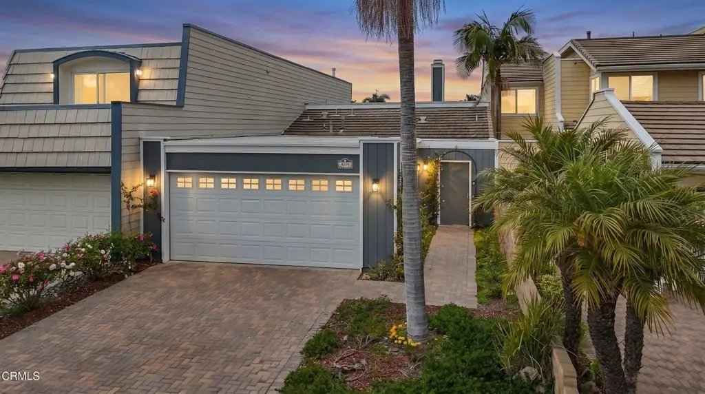 Single Family Residence for sale at 4451 Gateshead Bay, Oxnard, CA featuring 2 beds and 2 baths