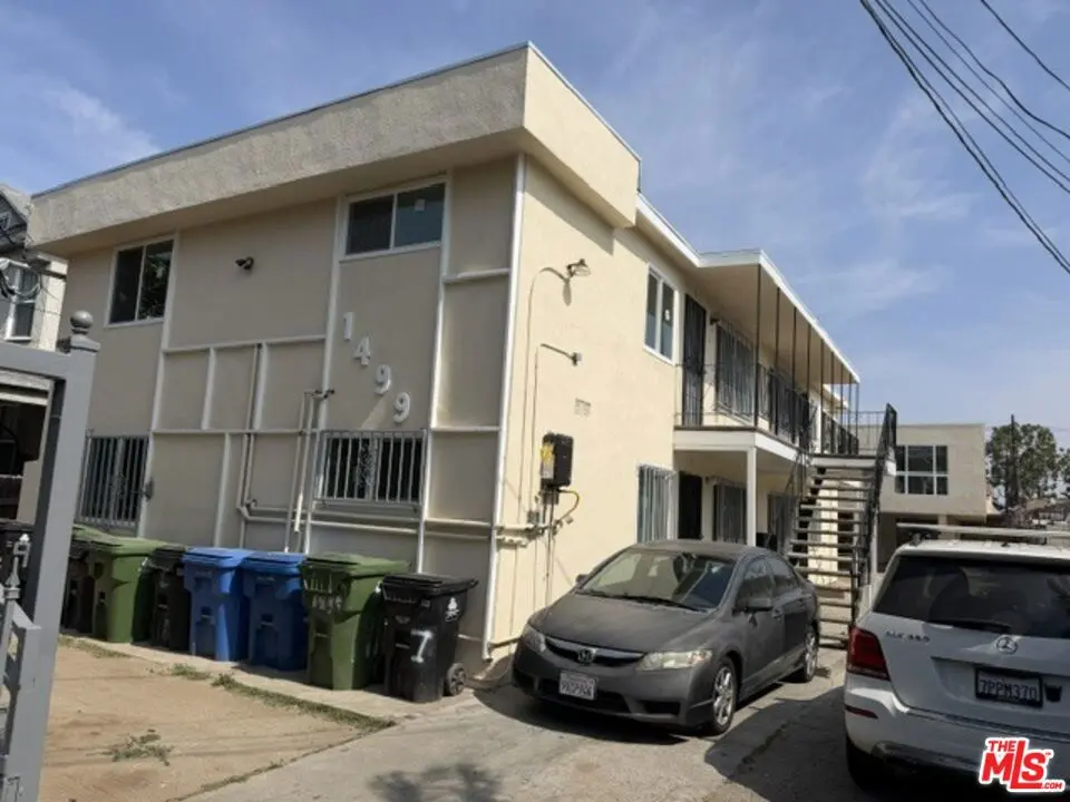 Residential Lease for rent at 1499 W 35th Place 3, Los Angeles, Los Angeles County, CA featuring 2 beds and 1 bath