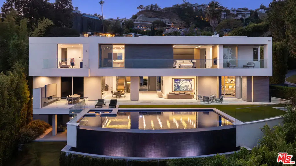 Residential Lease for rent at 1401 Londonderry Place, Los Angeles, Los Angeles County, CA featuring 6 beds and 11 baths