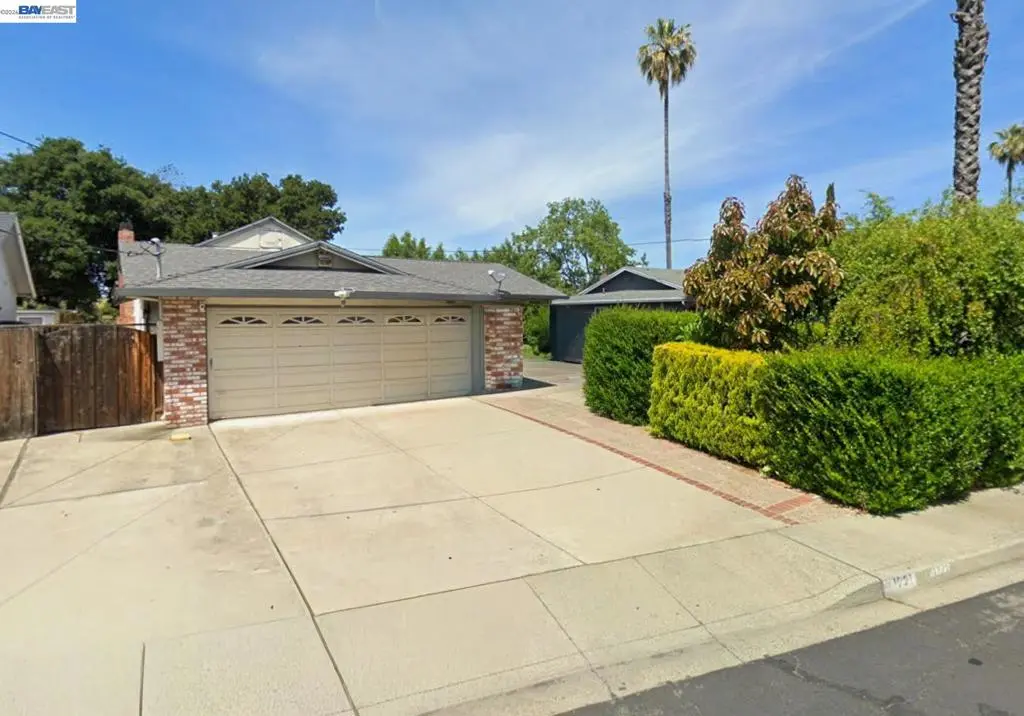 Single Family Residence for sale at 1221 Brookview Dr, Concord, CA featuring 3 beds and 2 baths
