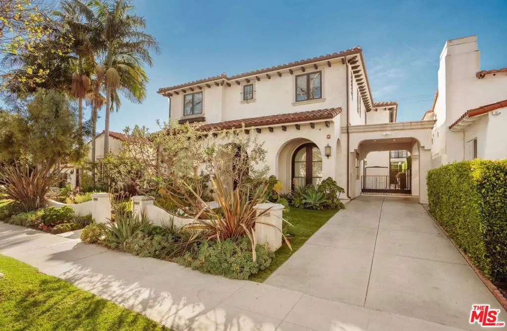 Residential Lease for rent at 333 S Canon, Beverly Hills, Los Angeles County, CA featuring 6 beds and 8 baths