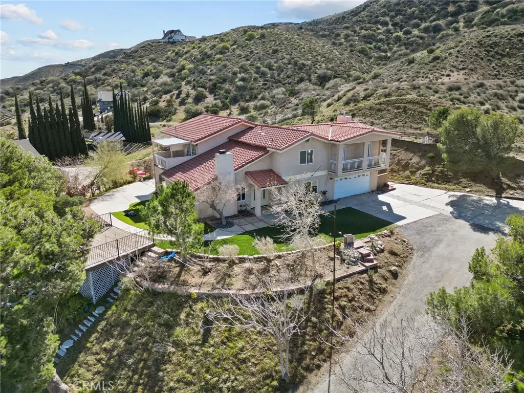 Residential Lease for rent at 1138 Lakeview, Palmdale, Los Angeles County, CA featuring 4 beds and 4 baths