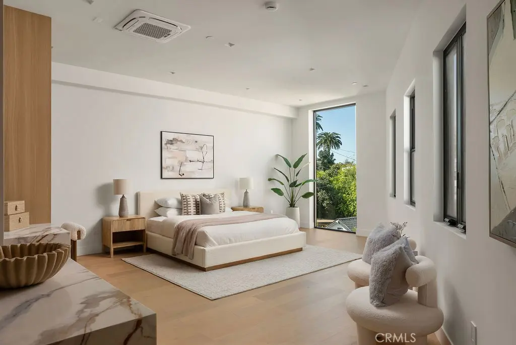 Single Family Residence for sale at 2619 S Rimpau Blvd, Los Angeles, CA featuring 4 beds and 5 baths