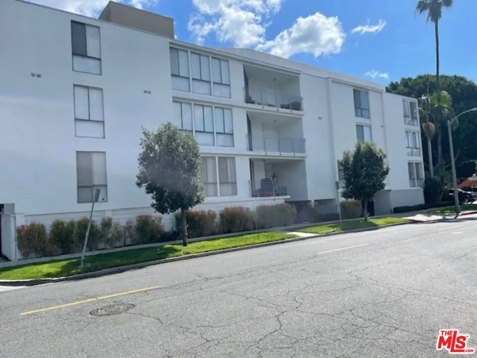 Residential Lease for rent at 9297 Burton Way A, Beverly Hills, Los Angeles County, CA featuring 3 beds and 2 baths