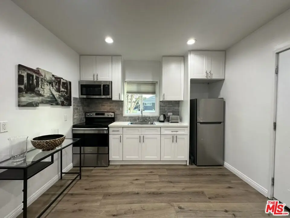 19542 Hart Street, Reseda, CA — listing photo 1