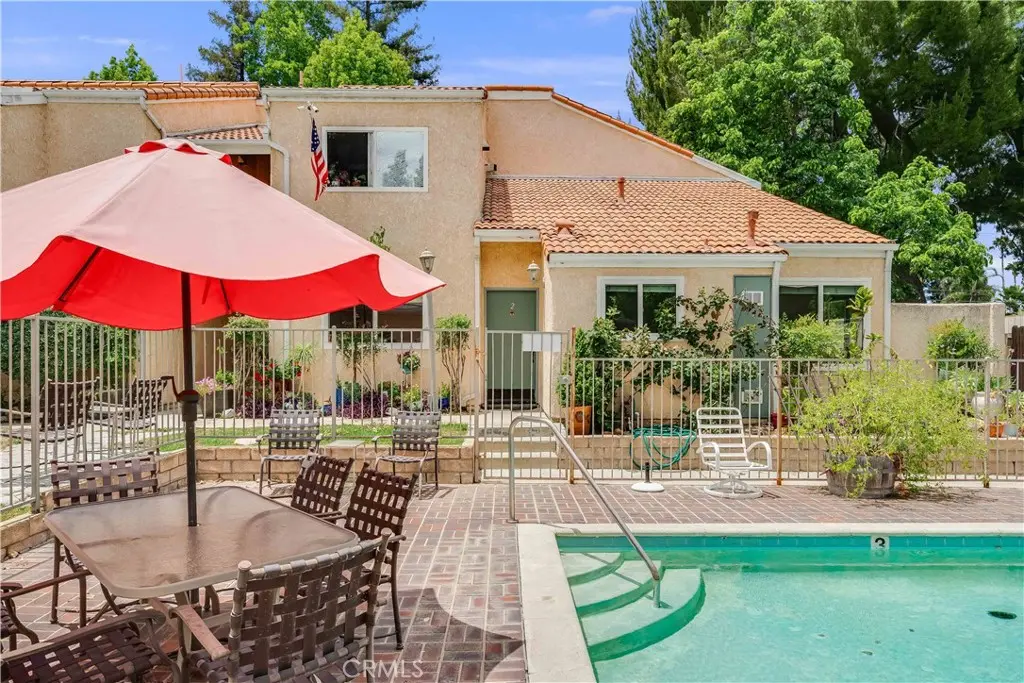 6300 Shoup Avenue 2, Woodland Hills, CA — listing photo 1