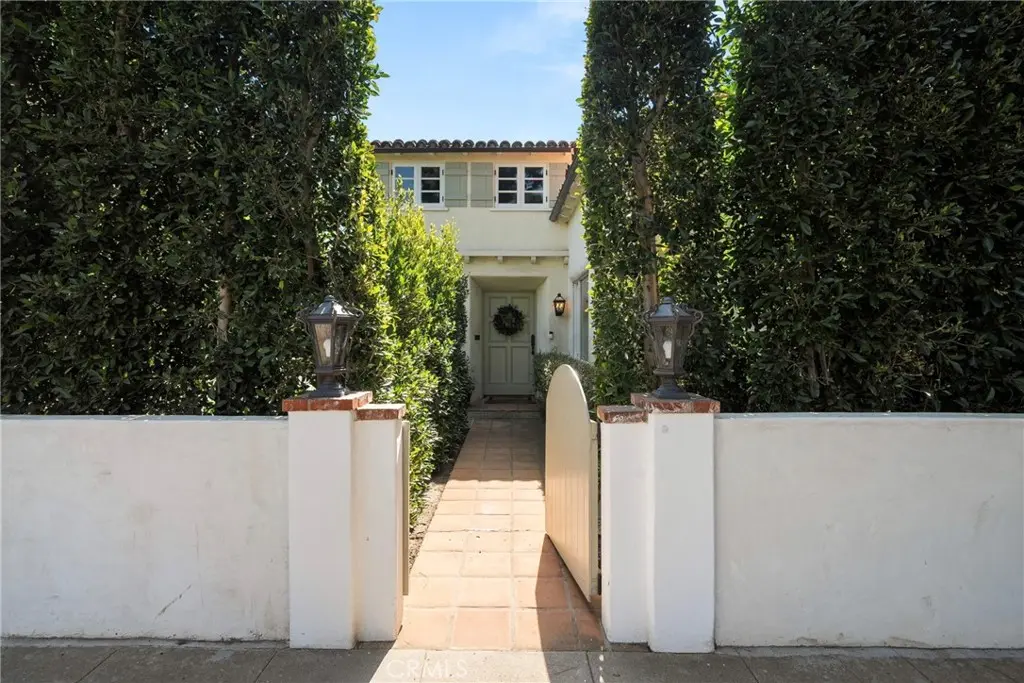 Residential Lease for rent at 2520 Alta Avenue, Santa Monica, Los Angeles County, CA featuring 5 beds and 4 baths